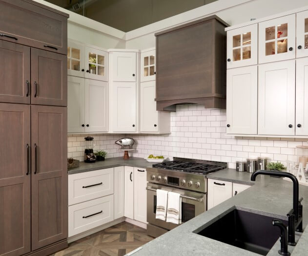Kitchen with two-toned cabinets