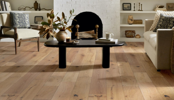 A cozy, living room featuring Shaw Castlewood Oak engineered hardwood.